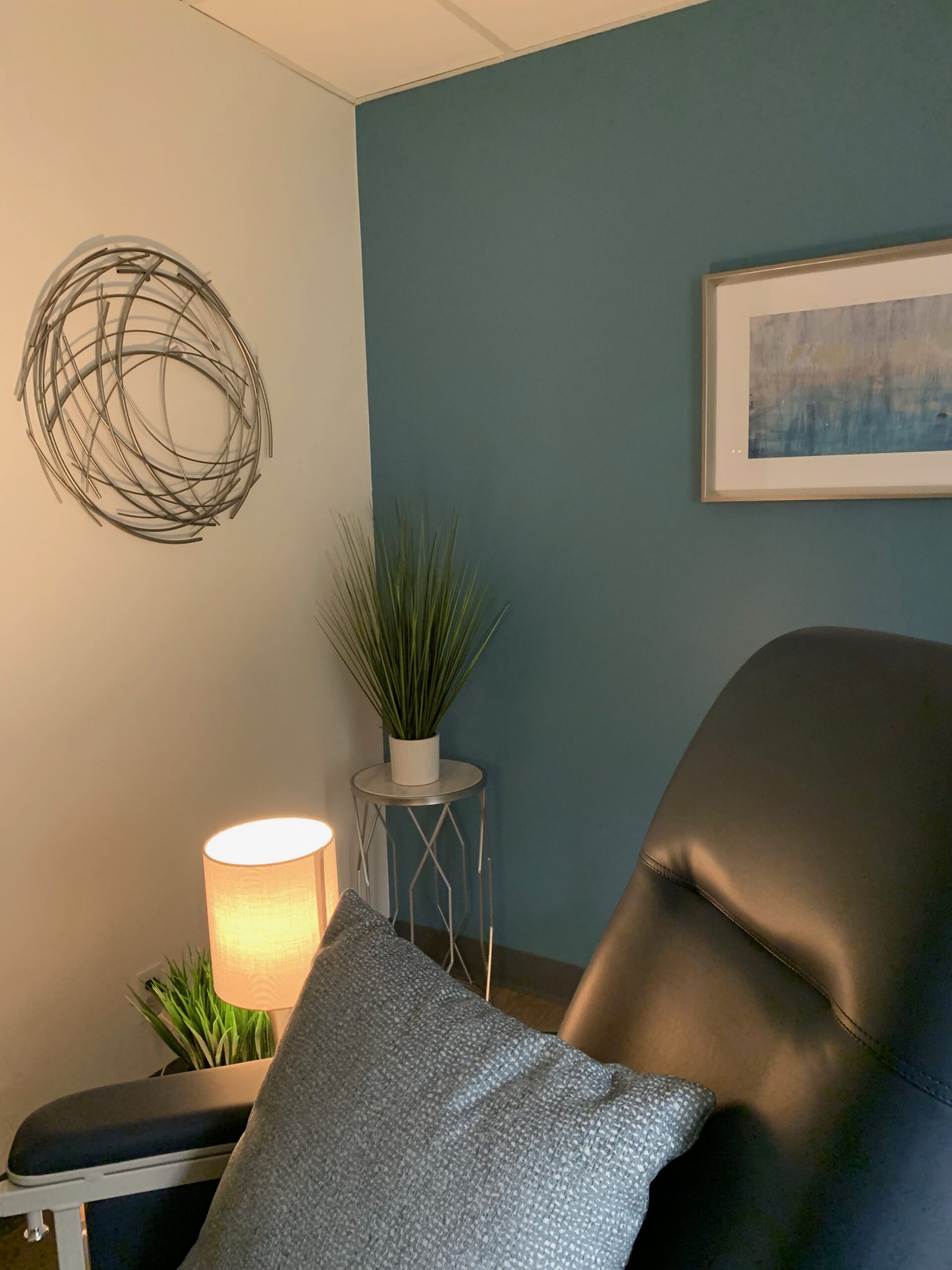 A treatment room with a recliner at the Northwest Healing and Wellness clinic in Tacoma, Washington